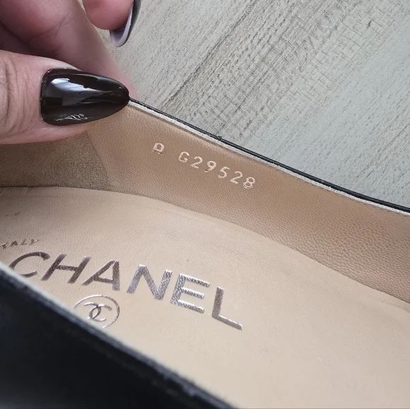 Chanel CC Cap Toe Black Leather Chain Link Wedge Pumps Size EU38/US 7.5-8 - Picture 9 of 16